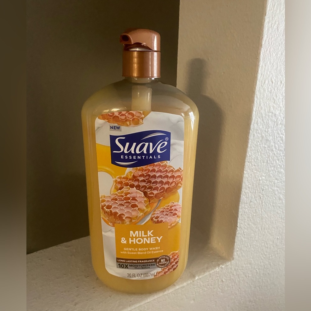 Suave Essentials Milk & Honey Body Wash. 30oz. New.